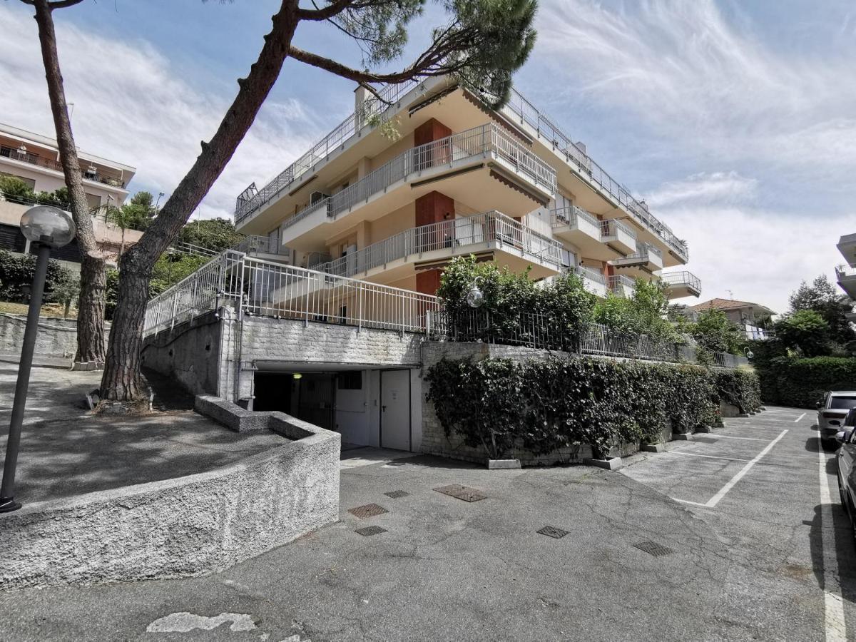 Wh - Appartamento Siccardi In Zona Residenziale Con Posto Auto San Remo Kültér fotó